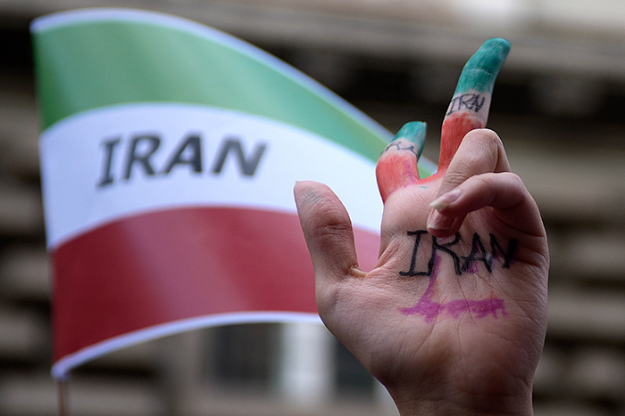 Manifestations en Iran : vers un processus démocratique ou un durcissement du régime ?