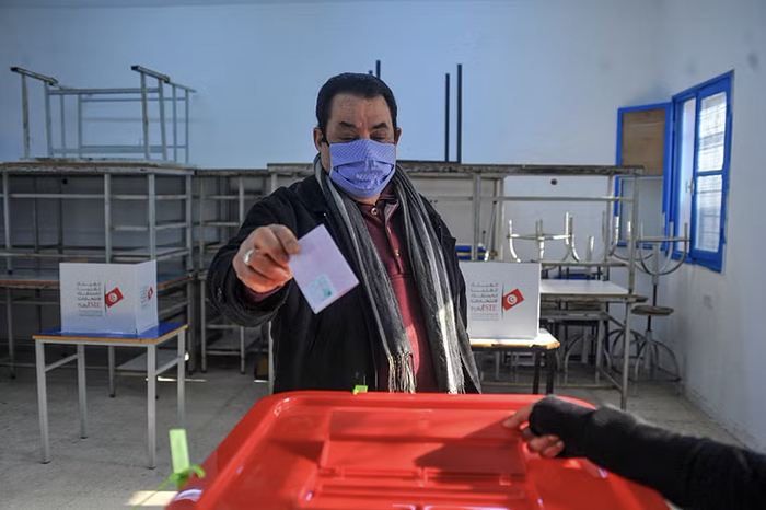 Tunisie : des élections législatives sur fond de crise politique et économique