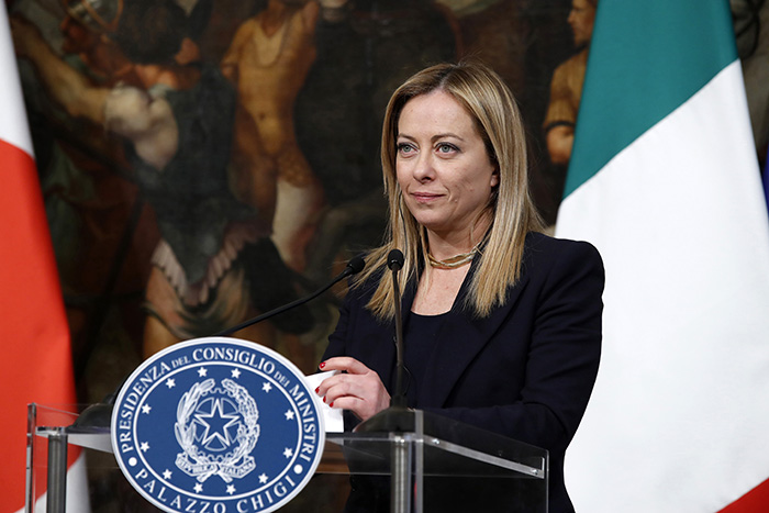 Le double discours de Giorgia Meloni, un pari gagnant ?