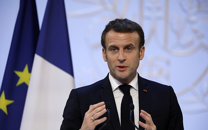 Railleries américaines face à Macron va-t-en-guerre

