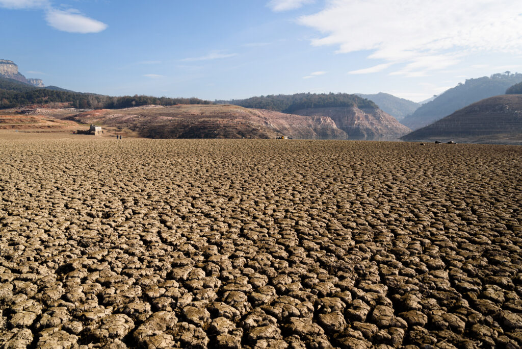 Geopolitical challenges of Earth's system shifts