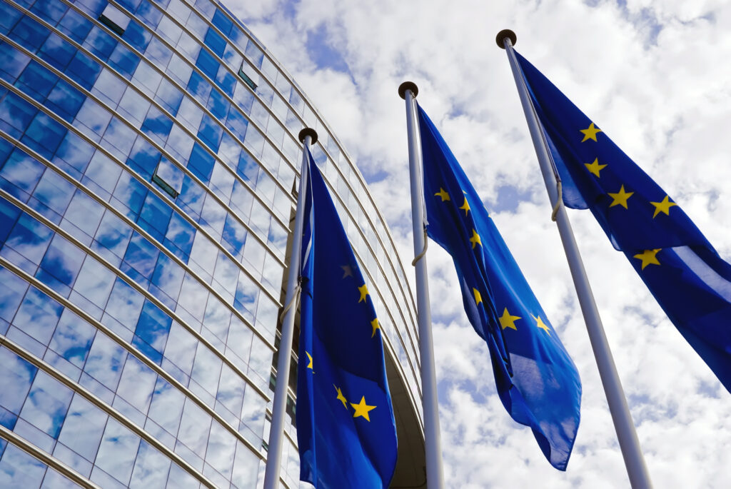 Comprendre le débat sur le financement de la défense européenne et ses implications politiques
